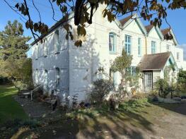Flat 2, 60 Watersmeet House, Harnham Road, Harnham, Salisbury SP2 8JJ