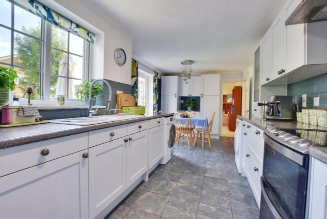 Kitchen/Breakfast...
