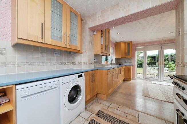 3 bed Semi-Detached for sale Image 11