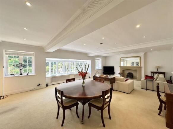 4 bed House for sale Image 8