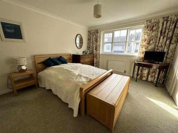 MASTER BEDROOM.JPG