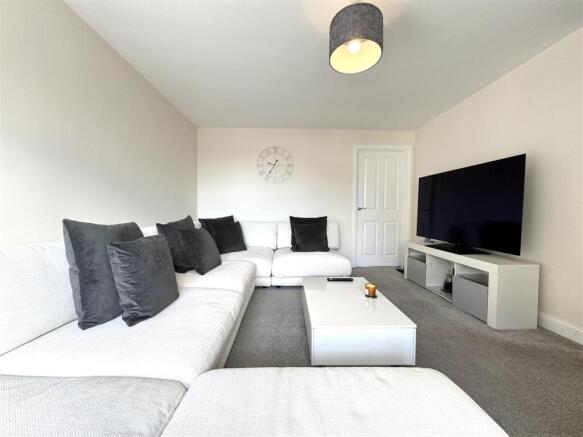 3 bed Town House for sale Image 11