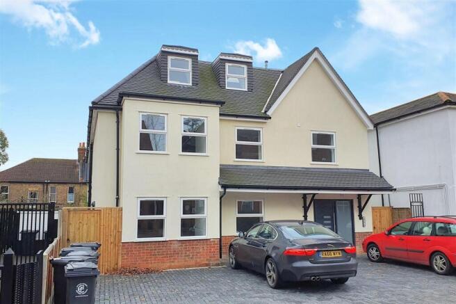 Oaktree Court 1