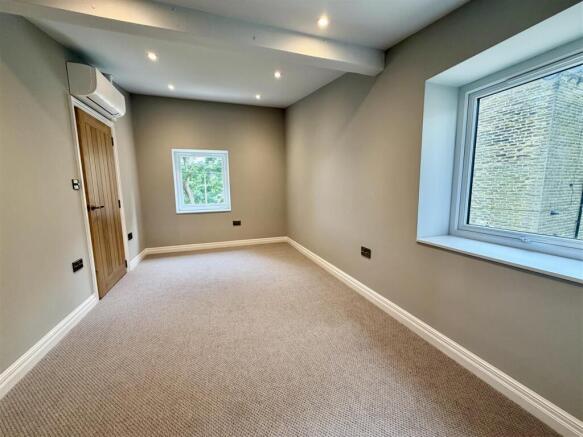 1 bed Apartment to rent Image 8