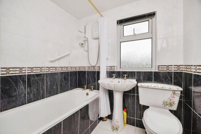 3 bed Semi-Detached for sale Image 11