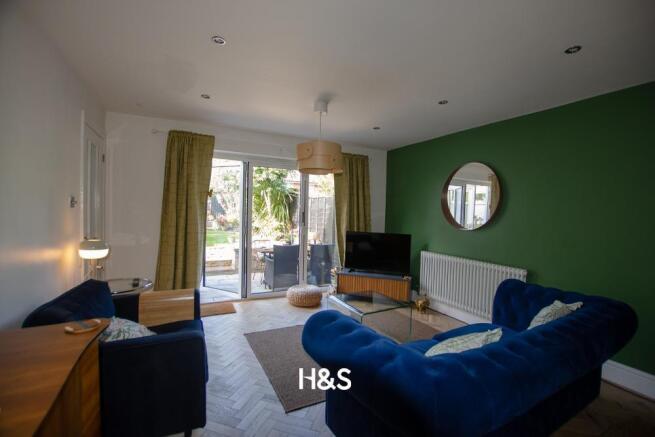 17 Dove Close - lounge2.jpg