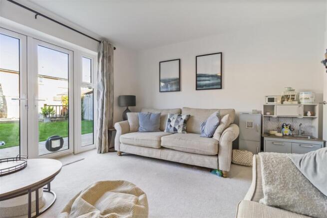 7 Acacia Avenue_002.JPG