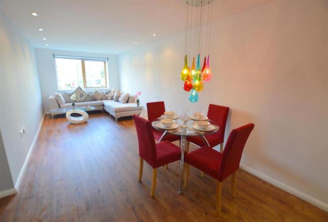 44 Friars Wharf Lounge and Dining Area.jpg