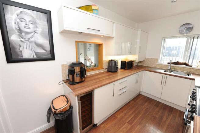 3 bed Semi-Detached for sale Image 4