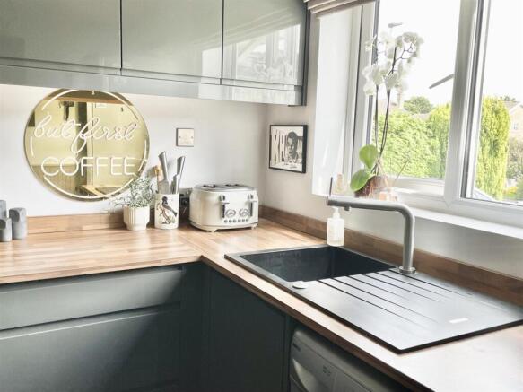 2 bed Semi-Detached for sale Image 6