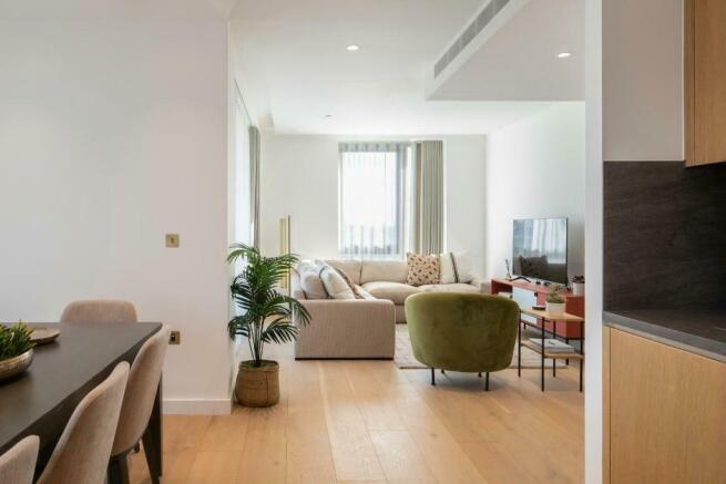 Lounge/Dining Area