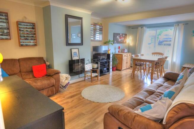 Lounge/Dining Room
