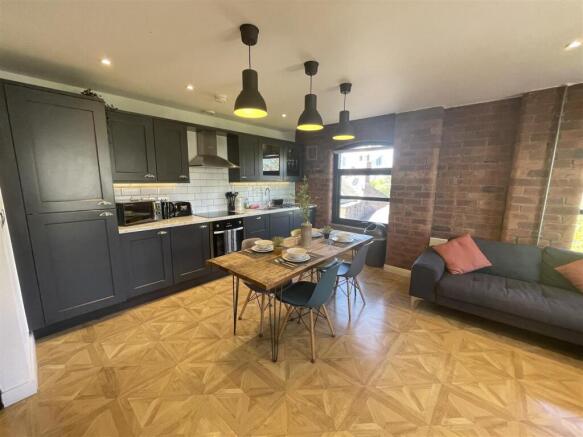 2 bed Apartment to rent in leeds