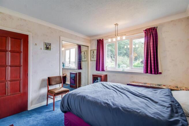 5 bed Detached for sale Image 12