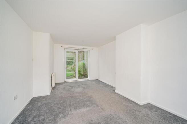8 Kinbrae Park Newport-5.jpg