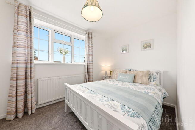 4 bed Semi-Detached for sale Image 12