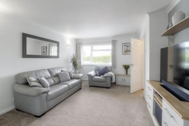 Longfellow Drive, Newport Pagnell photo 4