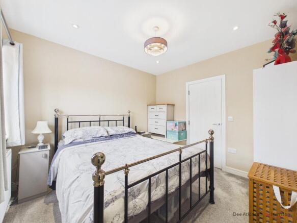 3 bed Semi-Detached for sale Image 9