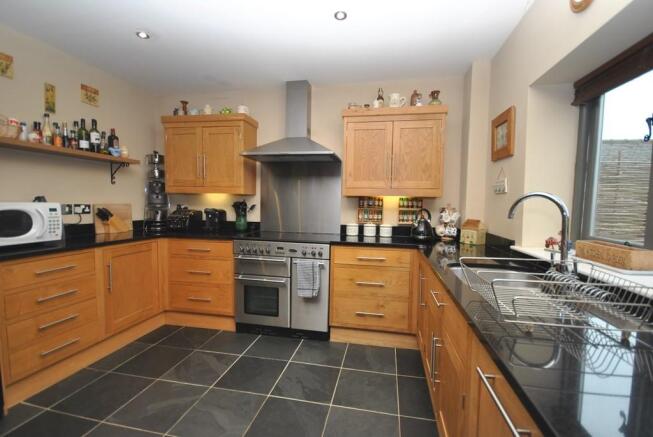 Kitchen/Breakfast...