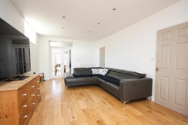 lounge 1.JPG