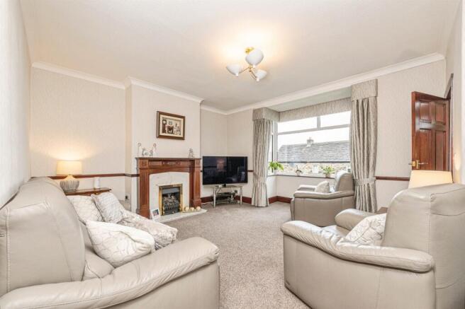4 bed Semi-Detached for sale Image 4