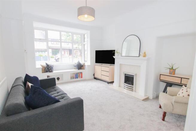 BAY FRONTED LOUNGE