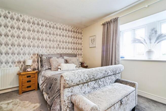 3 bed Barn Conversion for sale Image 9