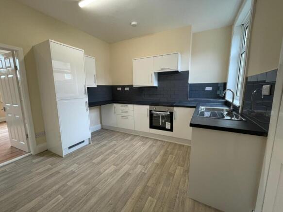 3 bed Terraced to rent Image 4