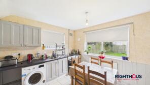 1, Heysham Drive, Bradford BD4 0AE