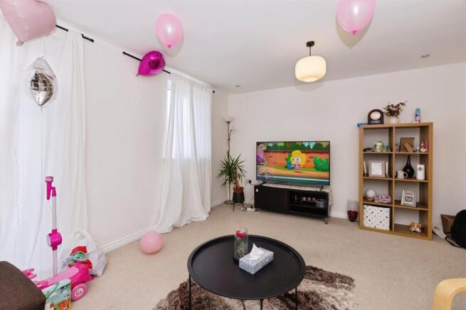 3 bed Semi-Detached for sale Image 5