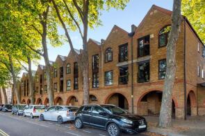 83, Brunswick Quay, London SE16 7PX