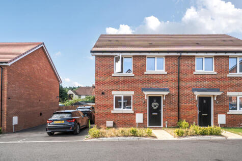 Poppy Way, Ottershaw, KT16