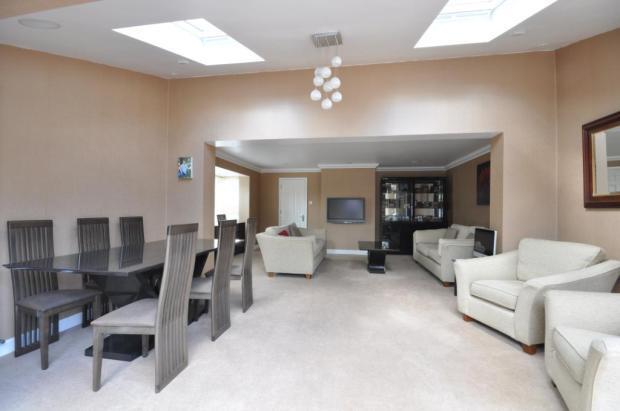 Lounge/Dining