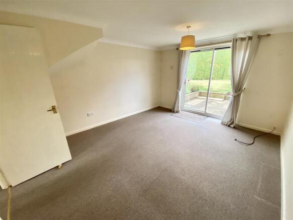 LIVING/DINING ROOM