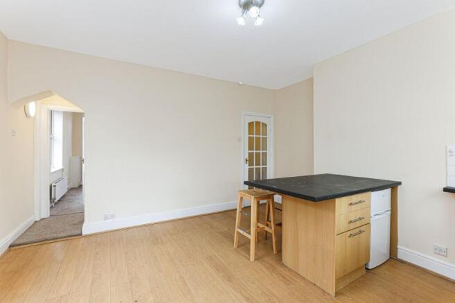 2 bed Semi-Detached to rent Image 9