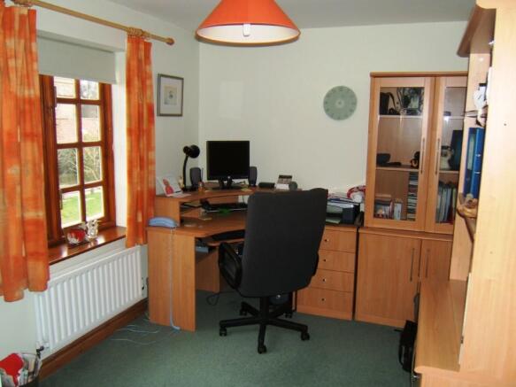 BEDROOM 4