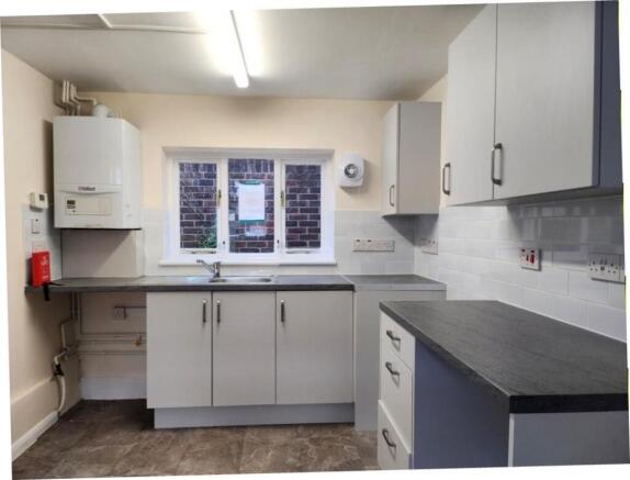 Kitchen pic 2.jpg