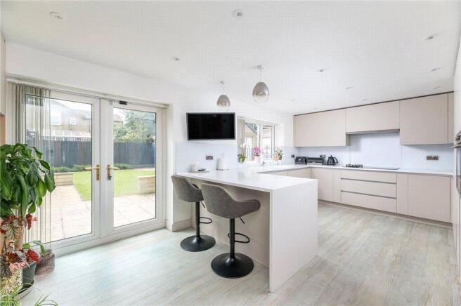 6 bed Detached for sale Image 4