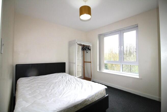 2 bed Apartment to rent Image 5