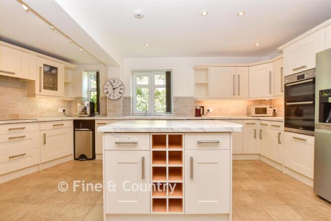 Kitchen/ Breakfast Room