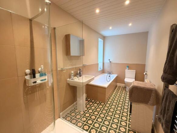 2 bed Apartment for sale Image 11
