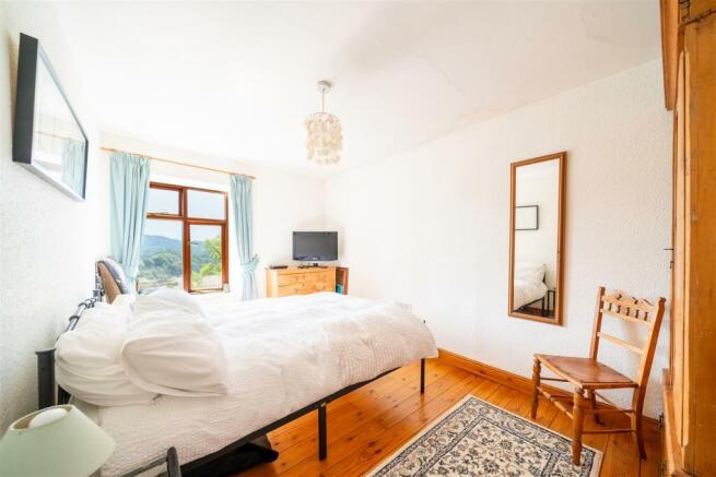 Bedroom 1.jpg
