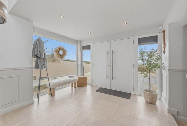 5 bed Detached to rent Image 11