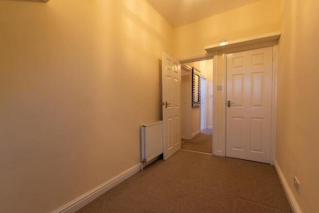 3 bed Flat for sale Image 12