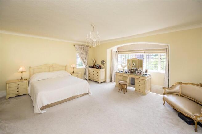 4 bed Detached for sale Image 12