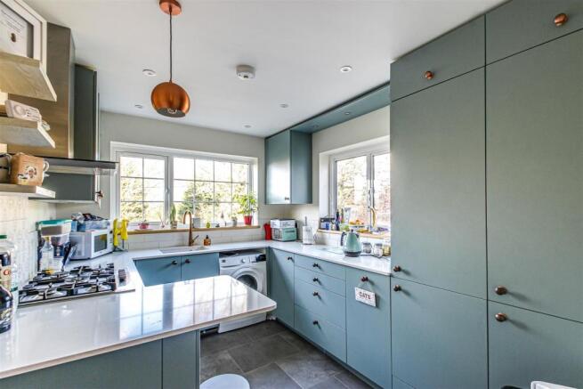 5. Kitchen.jpg