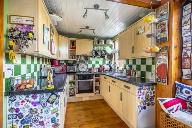 3 bed Semi-Detached for sale Image 4