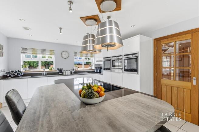 4 bed Detached for sale Image 4
