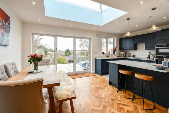 Kitchen / Dining