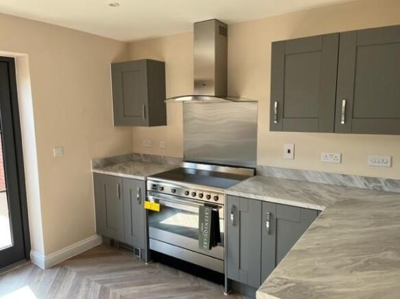 Kitchen 2.jpg